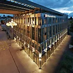 Hilton Garden Centre Hotel