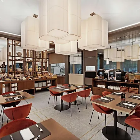 Hilton Garden Centre 4*