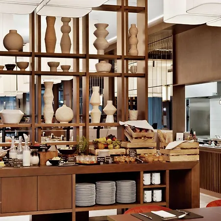 Hilton Garden Centre Hotel