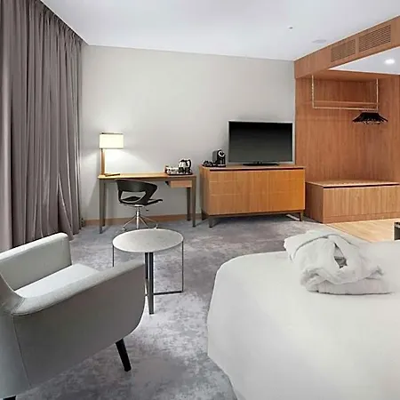 Hilton Garden Centre Hotel 4*