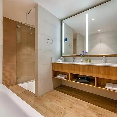 Hotel Hilton Garden Centre 4*