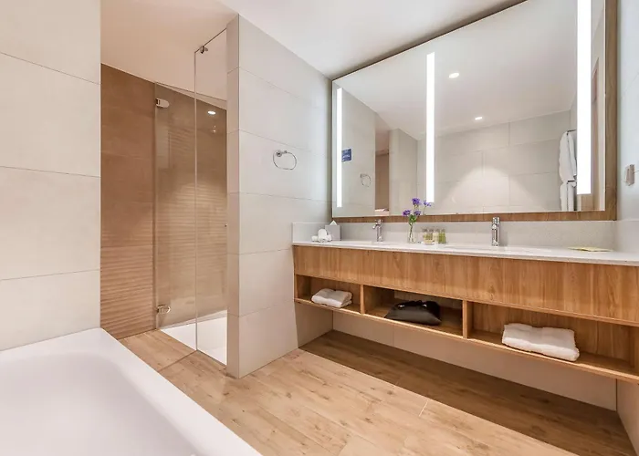 Hilton Garden Centre