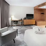 Hilton Garden Centre Hotel