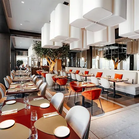 Hilton Garden Centre Hotel